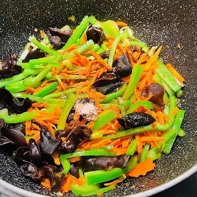 青椒木耳炒鸡蛋