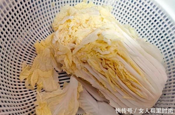 搞定娃儿,一张馄饨皮就够了,鲜甜又多汁,这锅够暖心