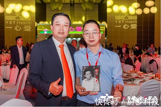 贡献奖|蔚多科技荣获一心堂2021年健康服务价值峰会“创新贡献奖”