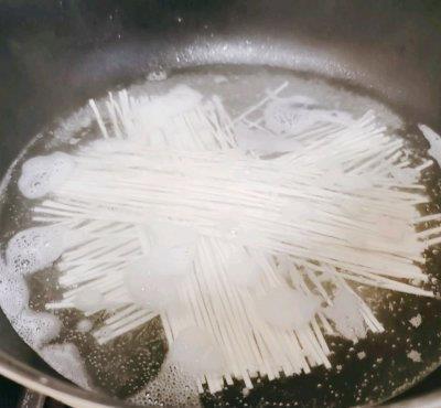 鸡丝|酷暑时节来一碗清爽鸡丝凉面