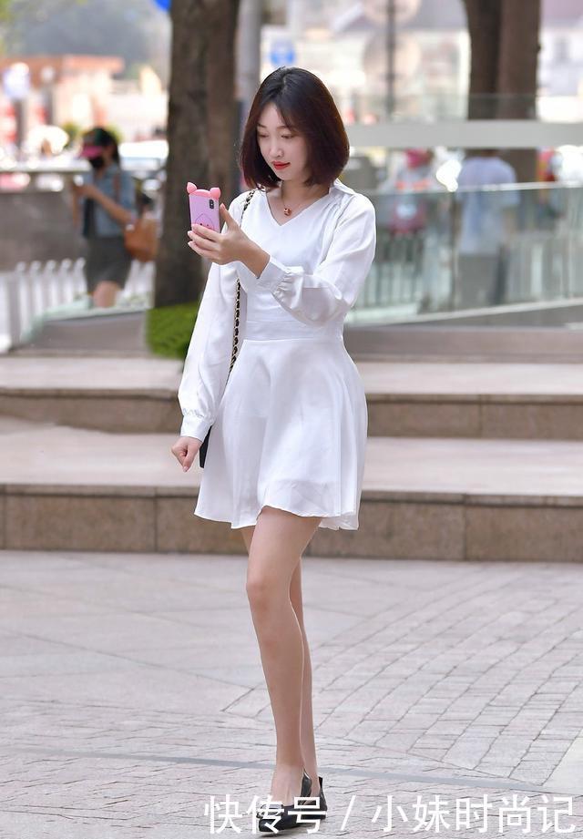 服装|时尚街拍:时尚又爱美的姑娘,穿着春天的服装,上演着春日浪漫