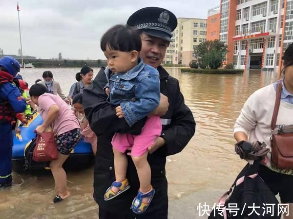 常村镇|洪灾面前，叶县民警无畏风雨挺身而出