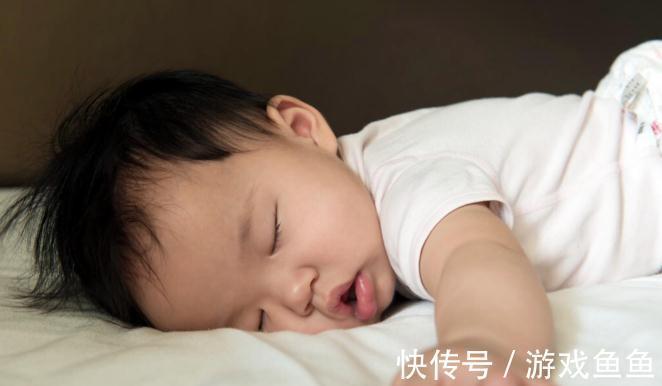 睡眠质量|秋季带娃,家长别让孩子睡前做这几件事,以免错过长高的机会