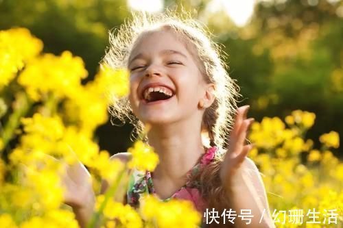 父母|李玫瑾有女儿的家庭,越早教会孩子这4点越好,将来过得越幸福