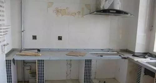 齐家青清|越来越多人喜欢在吊柜下面挖个洞,开始不理解,没想到这么好用