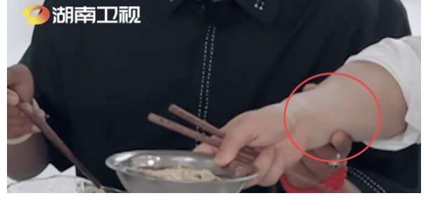 嫌弃|黄晓明“作”上热搜，学杨幂只吃一根面条遭嫌弃，网友却表示理解