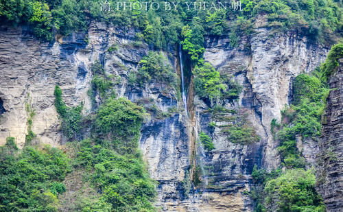 金佛山烛台峰，自驾才能领略的奇峰飞瀑，绝壁上惊现两大未解之谜