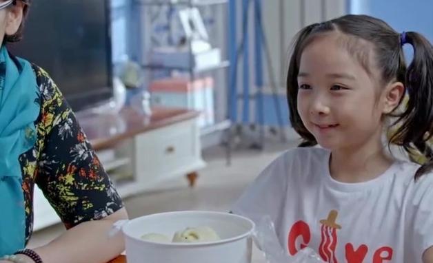 做法|熊孩子将火锅汤溅路人一身,宝妈做法与寻常不同,还获网友支持