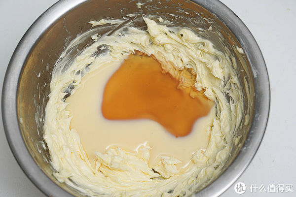 黄馅|老纪烘焙工坊 篇三十:中秋节它来了!今年教你奶黄流心月饼,好吃的不行,而且非常简单,有手就行