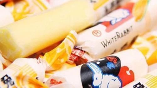 奶糖里面|吃了20年的大白兔,才知道里面“透明纸”的用处原来之前想错了