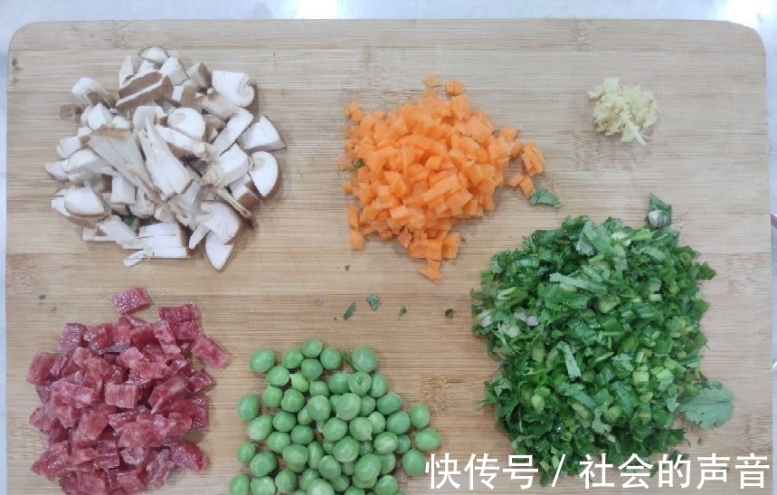 香菜|电饭锅懒人焖饭,有肉有菜,做法简单有营养