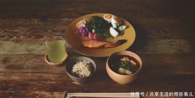 叶田女士|早上吃多少合适看完日本三位职场女性的极简早餐,我陷入了沉思