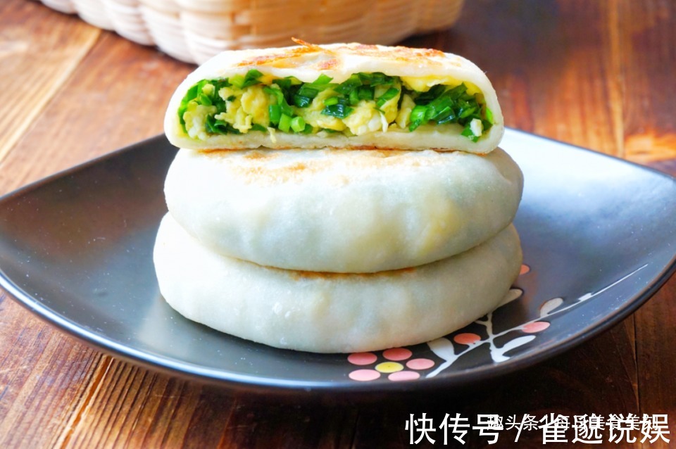 韭菜鸡蛋馅饼|家常美食推荐韭菜素馅饼，皮薄馅多，酥脆香甜