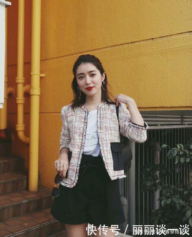 日本火了一位港风博主,基础款只要抹上红唇就时髦,大方又气质