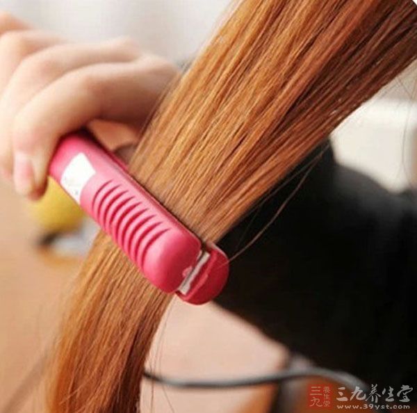 只需一根卷发棒告别干枯发质