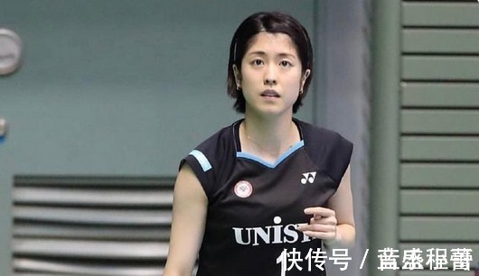 桃田贤斗|太美了!羽球女神转型闯职场,形象发生转变,穿小西装仍貌美如花!