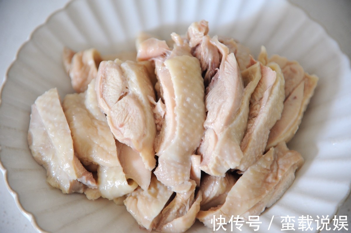 入味|懒人版葱油鸡的做法，鲜嫩入味，葱香味四溢，咬一口就爱上的味道