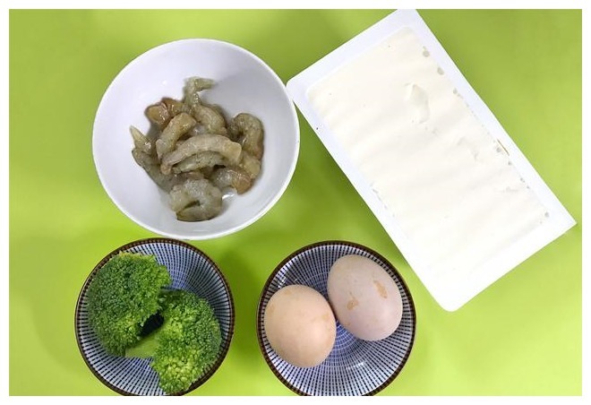 1盒豆腐，2个鸡蛋，教你豆腐好吃的做法，不炒不煮，全家都爱吃