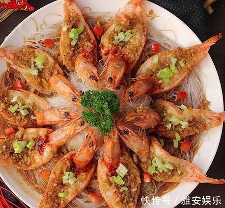 年夜饭菜谱:肉末酸菜炒粉丝,花开富贵虾,韭菜炒香干