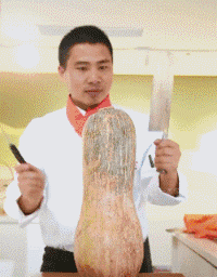 |搞笑GIF：女朋友总是这样出现 我的小心脏都快受不了了