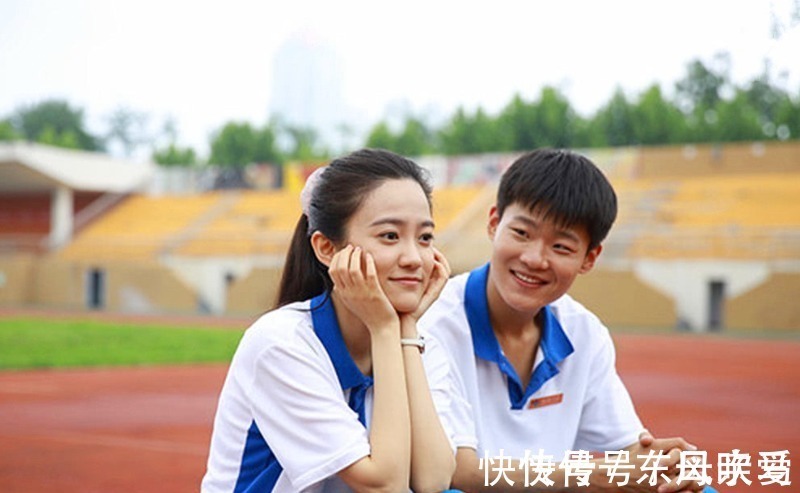 孩子|儿子受伤住院,6名女同学主动来探望,妈妈在一旁捂嘴偷笑