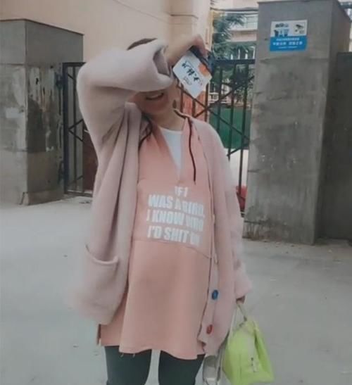 孕妇|孕妈说出门走两圈,一小时都没回去,丈夫去找看到这情景气的肚疼