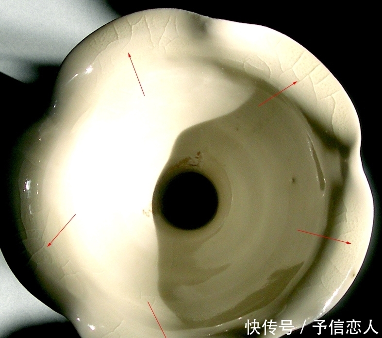 五代定窑刻缠枝牡丹纹凤首瓶