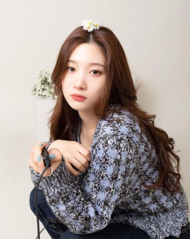 龙须刘海 秒变巴掌脸!原来“瘦脸”不仅要靠发型,还要选对发色和刘海!