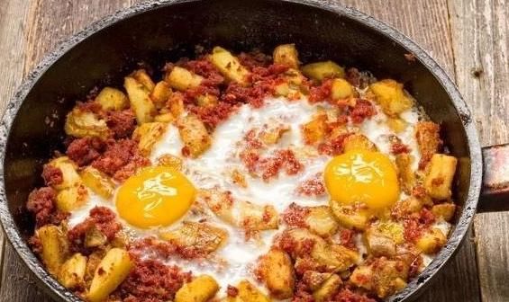 胃部有疾长寿难，生活中尽量少吃6类食物，尤其前2个，养胃保健康