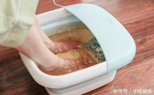 睡前泡脚，3个好处不请自来，但4个细节很多人总是漏掉