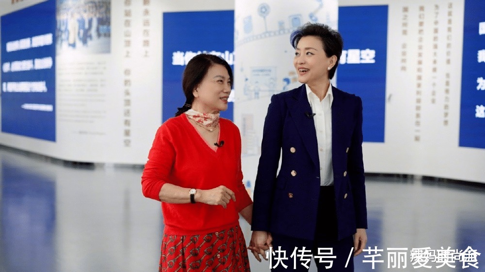 头发|董明珠难得好好穿,一身红色穿搭气场十足,却被杨澜头发抢了镜