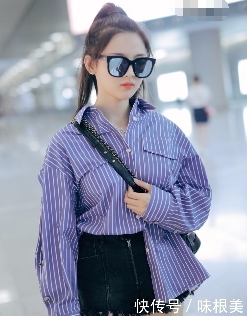 杨超越也是没谁了，双腿P得太过分，却意外被膝盖给暴露了