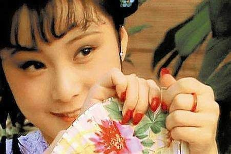 贾母#晴雯和袭人都是贾母调教的丫头,为何后来贾母喜欢晴雯讨厌袭人?