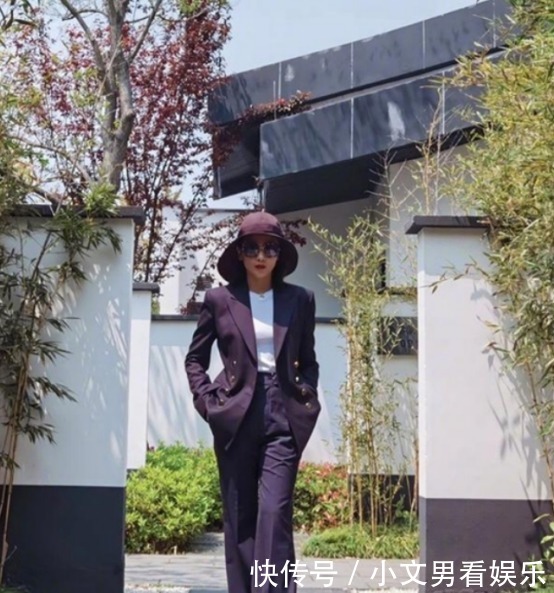 中年女性穿衣讲究得体，学会单品挑选和搭配，把握气质和高级感