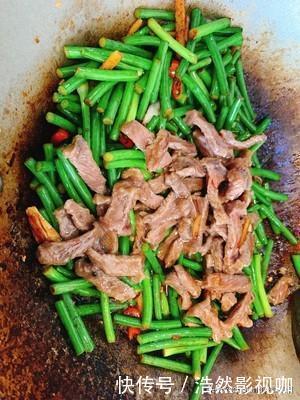 美味|家常牛肉菜谱,蒜苔炒牛肉,简单美味营养,适合夏天
