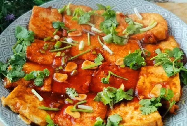 小窍门|家常豆腐的做法,教你小窍门,豆腐金黄不碎还入味,没有肉也好吃