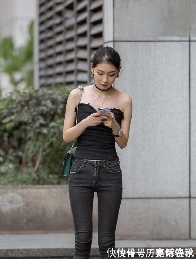 莫兰迪 深蓝色弹力长袖搭浅蓝色打底裤,色调自然吸睛,舒适而不失美感!