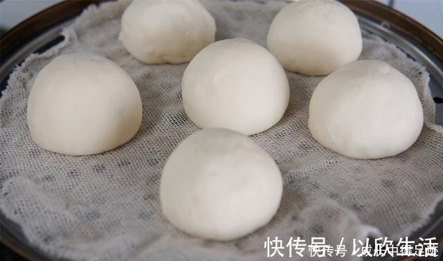 冬天蒸馒头，只用1个窍门，30分钟发满一盆面，馒头白胖又松软