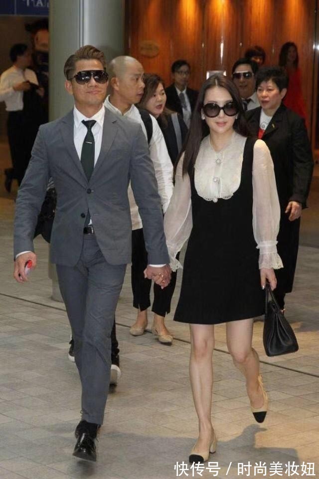 t恤|天王嫂“方媛”真低调,穿T恤配牛仔裤上班,没有一点明星架子