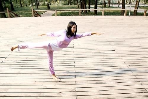 胆固醇|为何说更年期的女性需要谷维素？服用谷维素会有怎样的好处？