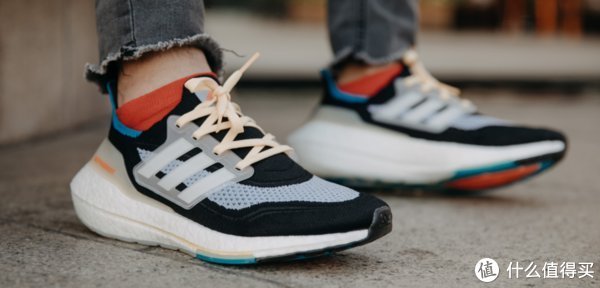 慢跑鞋 抛开品牌只谈产品,阿迪Ultra Boost相当于什么价位的国产跑鞋?