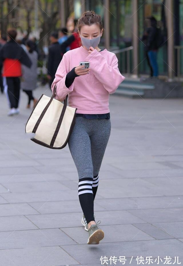 皮裤 时尚成熟的瑜伽裤穿搭年轻有气质,带来完美的格调感,甜美可爱