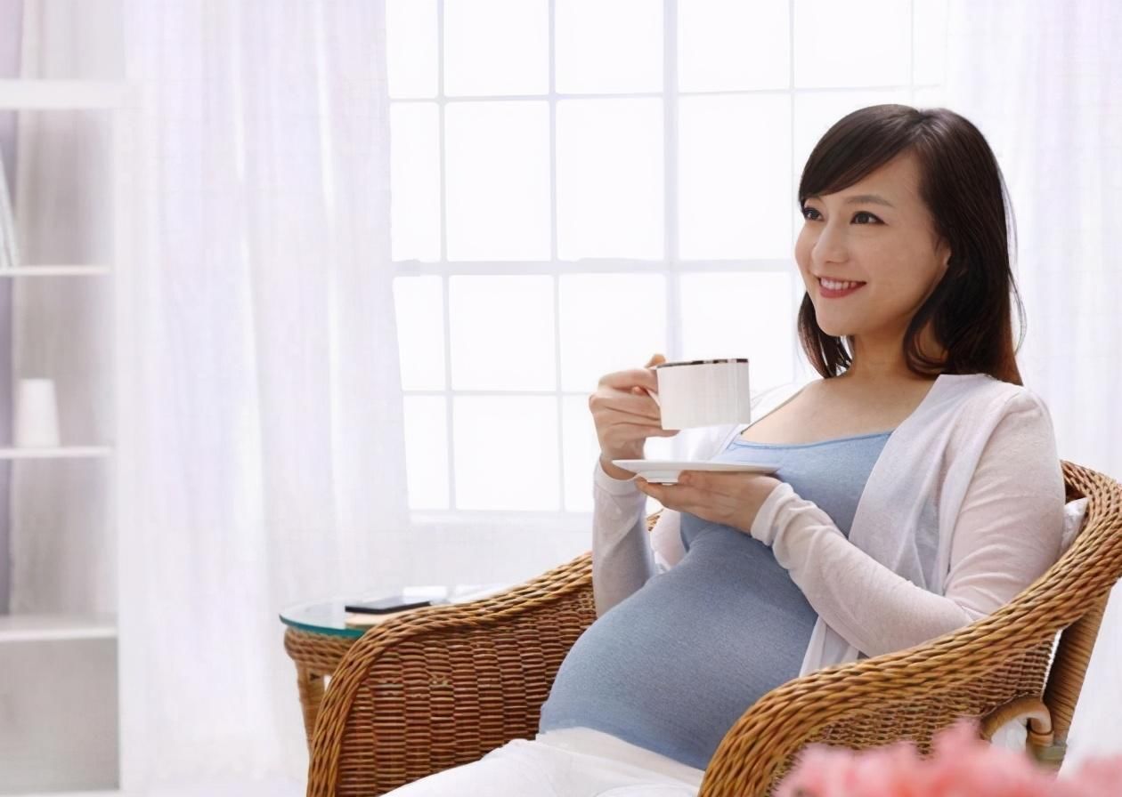 怀孕期间|孕期每天喝多少水合适?掌握正确“补水”方法,对胎宝宝有好处