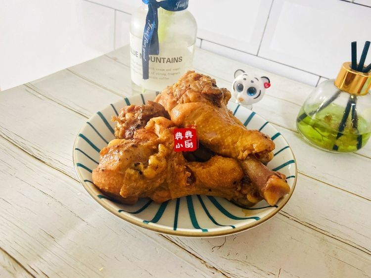 在家自己卤鸡腿，鸡腿好吃入味，孩子很喜欢吃