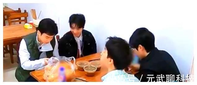 杨紫太调皮询问董子健减肥方式,惨被王俊凯刘昊然捉弄,太搞笑