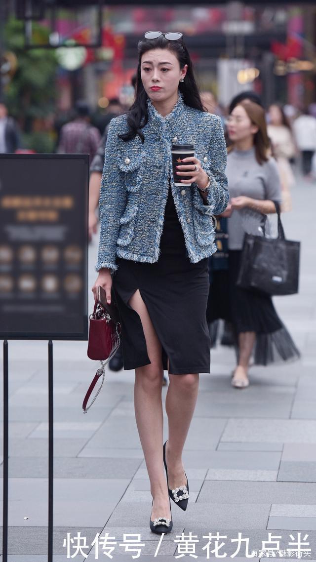 初秋时节穿裙子,搭配一件粗花呢外套,时髦洋气还保暖