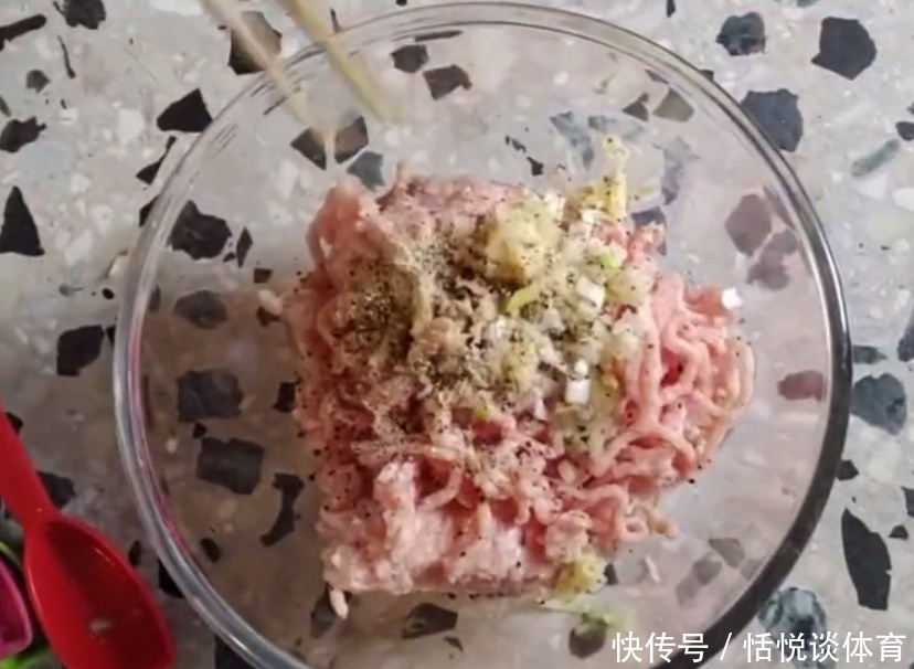调韭菜馅,10个人7个错,多加这一步,韭菜又绿又脆不出水,真香