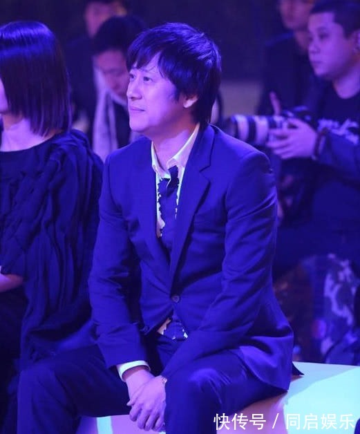 曾多次登春晚,章子怡那英追求过他,今50岁爱情事业双丰收!