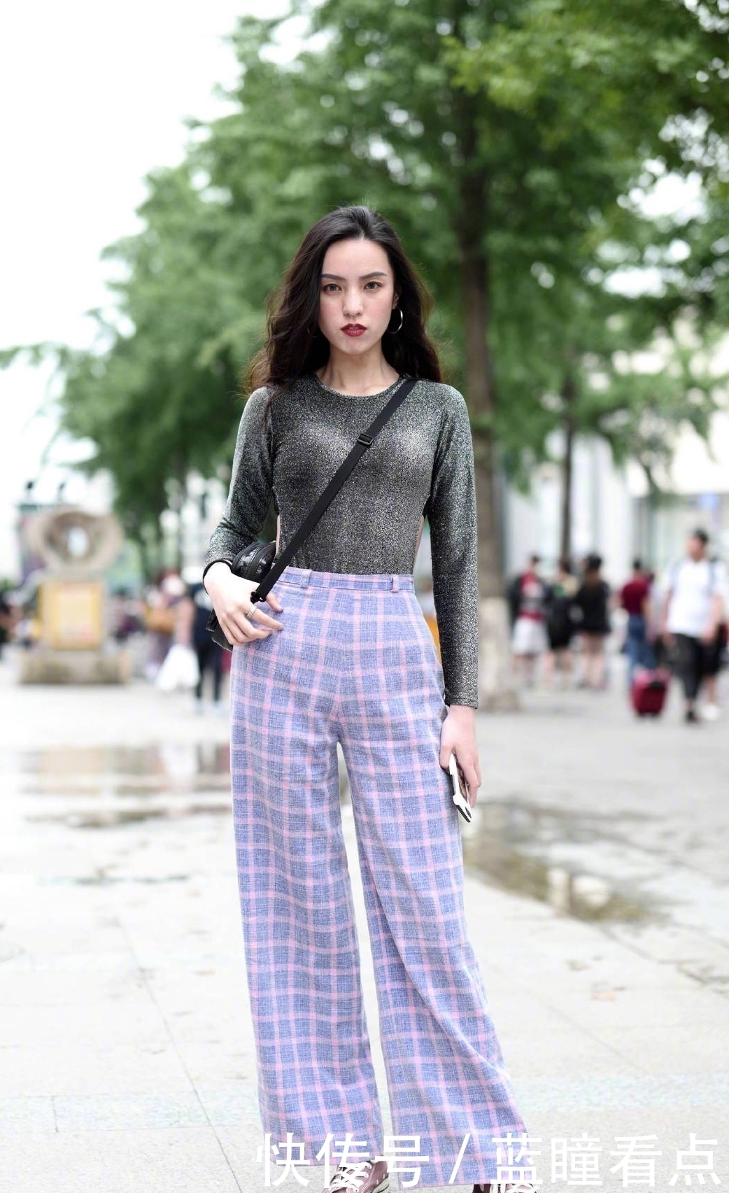 连体|吊带连体裤搭配高跟凉鞋,时尚又性感的风格,搭配出女神般的气息