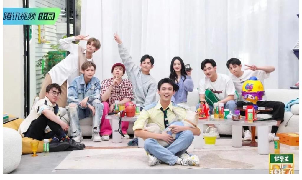 社交|从“一顿饭”到“一场局”，迭代的《拜托了冰箱》与不迭代的温情